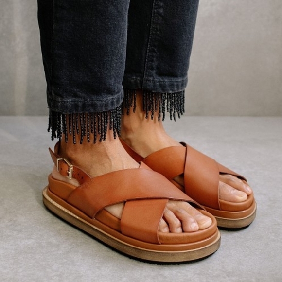 ALOHAS Marshmallow Sandals Tan size 42 Leather‎